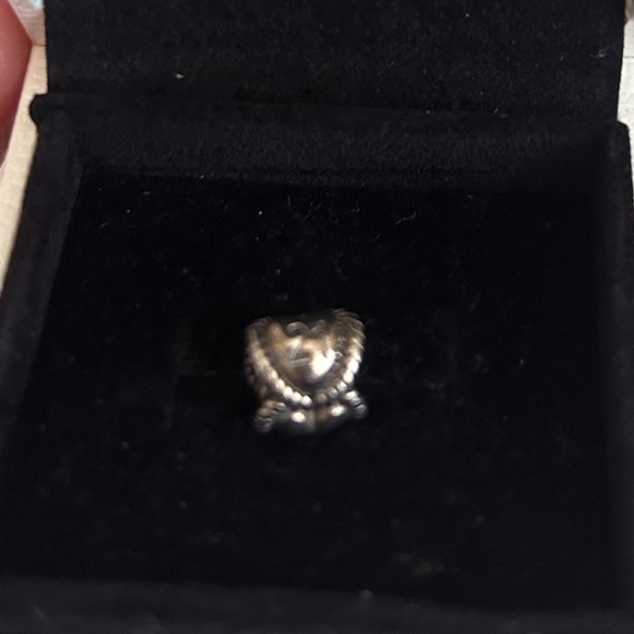 Pandora 21 - Picture 1 of 3